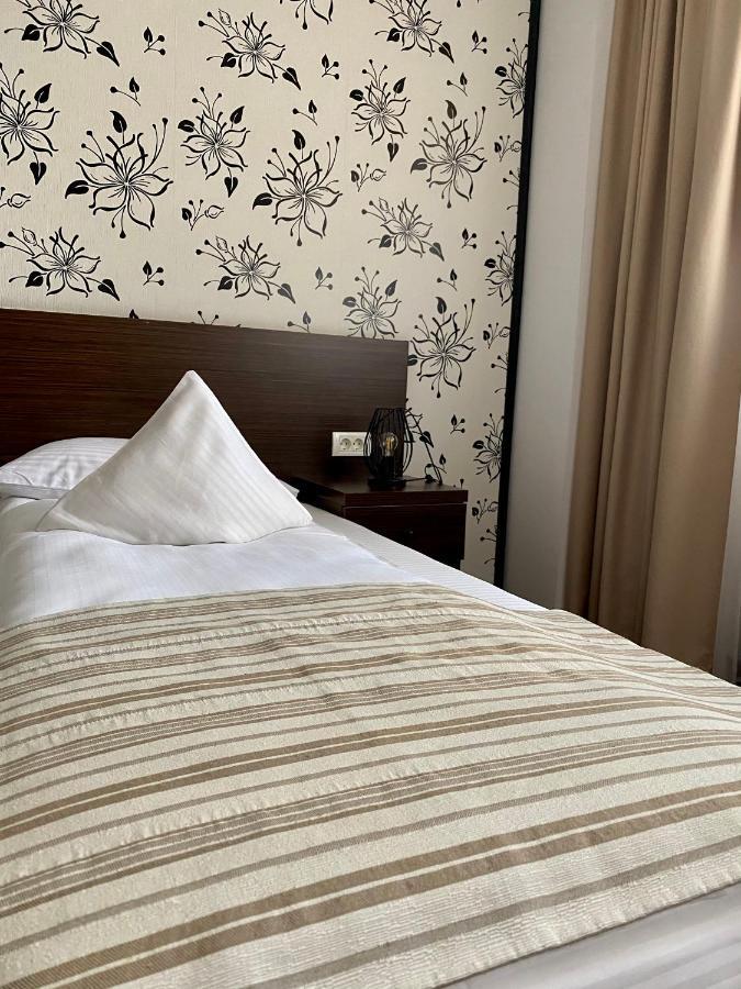 Pensiunea Rix Rooms Focsani Ngoại thất bức ảnh