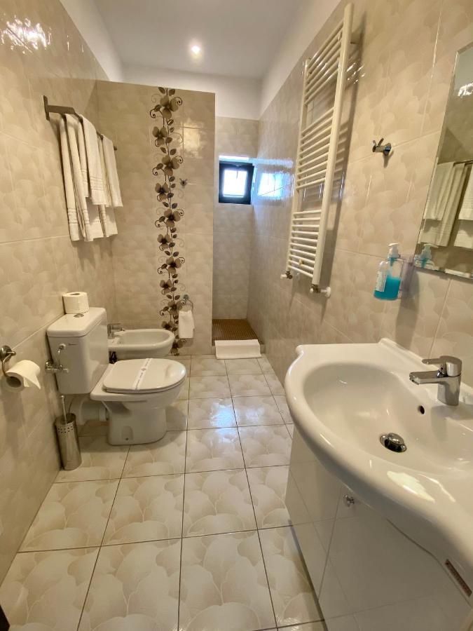Pensiunea Rix Rooms Focsani Ngoại thất bức ảnh