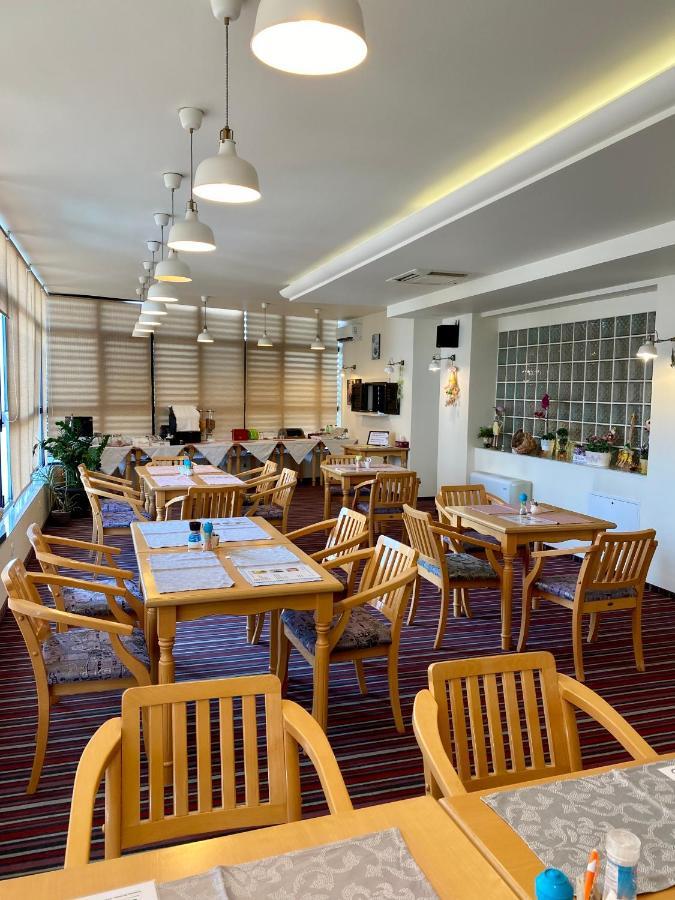 Pensiunea Rix Rooms Focsani Ngoại thất bức ảnh