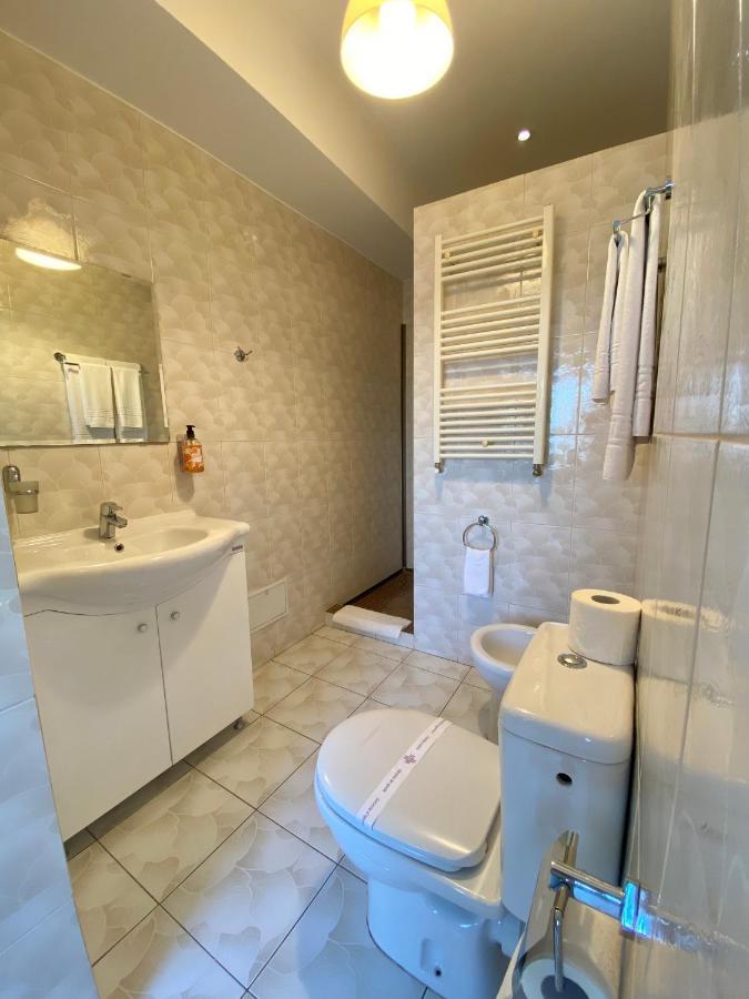 Pensiunea Rix Rooms Focsani Ngoại thất bức ảnh