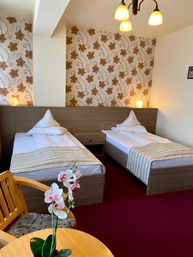 Pensiunea Rix Rooms Focsani Ngoại thất bức ảnh