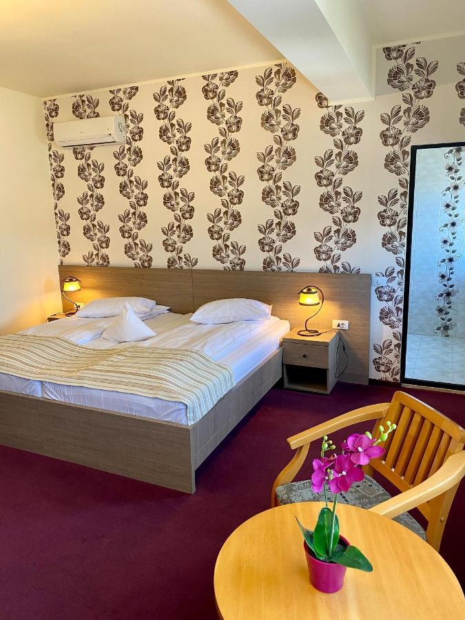 Pensiunea Rix Rooms Focsani Ngoại thất bức ảnh