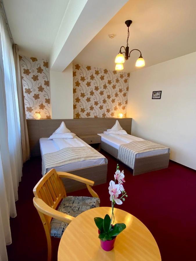 Pensiunea Rix Rooms Focsani Ngoại thất bức ảnh