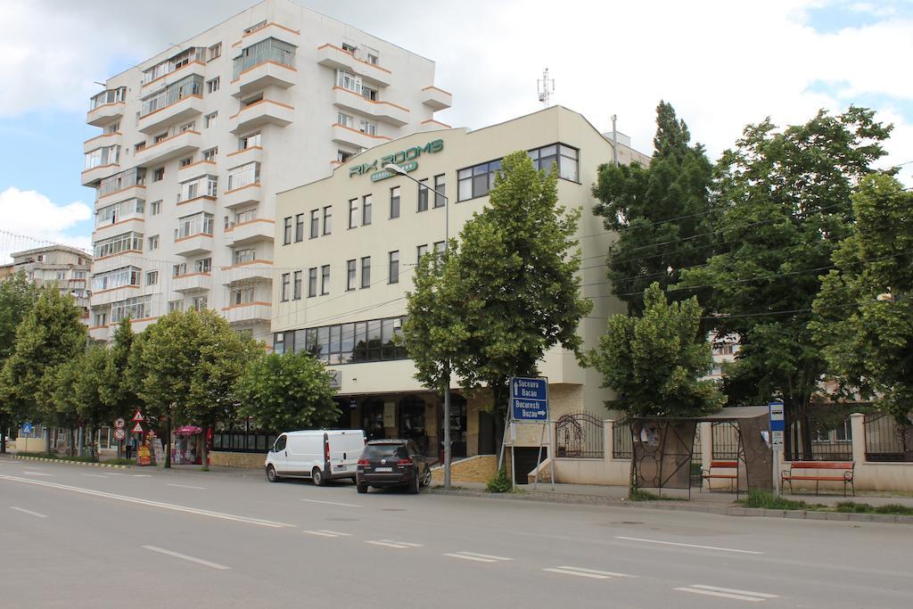 Pensiunea Rix Rooms Focsani Ngoại thất bức ảnh
